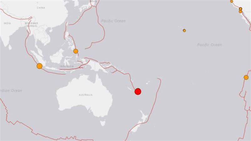 紐西蘭北方的羅雅提群島東南方海域發生規模7.7地震，深度僅10公里，當局已發布海嘯警報。（圖／翻攝自USGS）