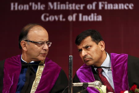 India's Finance Minister Arun Jaitley (L) speaks to Reserve Bank of India (RBI) Governor Raghuram Rajan during a convocation ceremony for students at a university in Mumbai, India, in this January 9, 2015 file photo. REUTERS/Shailesh Andrade/Files