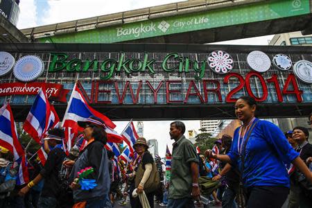 Anti-government protesters march during a rally at a major business district in Bangkok December 19, 2013. Anti-government protesters marched in Bangkok on Thursday in a bid to force Prime Minister Yingluck Shinawatra from office but their numbers appeared far smaller than earlier in the month, when she called a snap election to try to defuse the crisis. REUTERS/Athit Perawongmetha