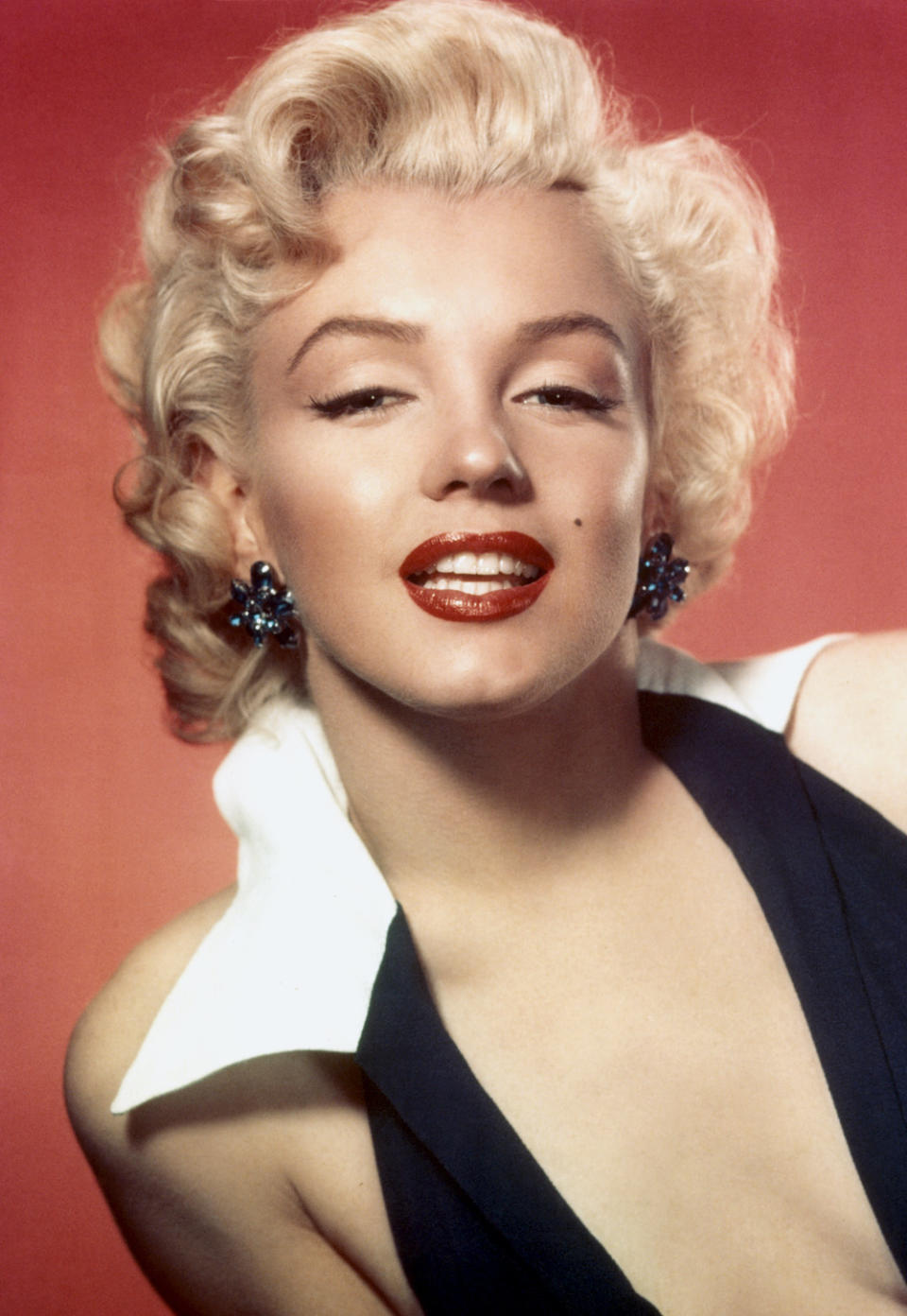 <p> Rollers were popular in the '50s and shorter-to-medium length hair was often worn in curls. Actress Marilyn Monroe often wore this hairstyle, to the point that this look is often referred to simply as "The Marilyn". </p>