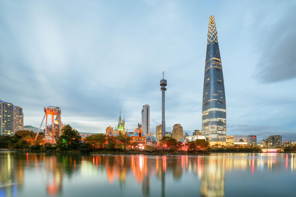 Après la Chine, la Corée du Sud n'est pas en reste grâce à la Lotte World Tower, haute de <strong>555 mètres</strong>.