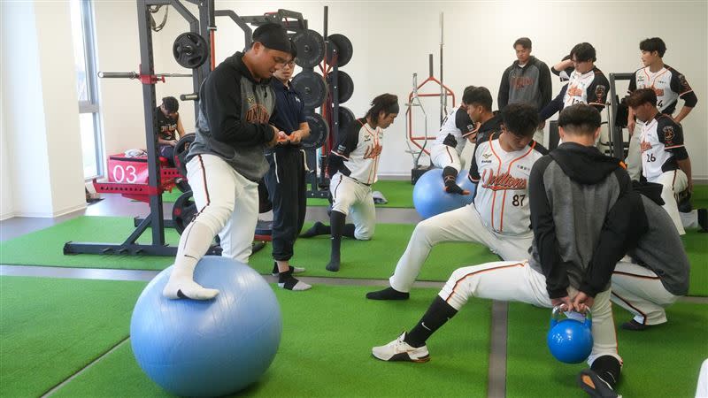 亞太棒球村訓練基地重量訓練與體能訓練室。（圖／翻攝自統一獅官方粉絲團）