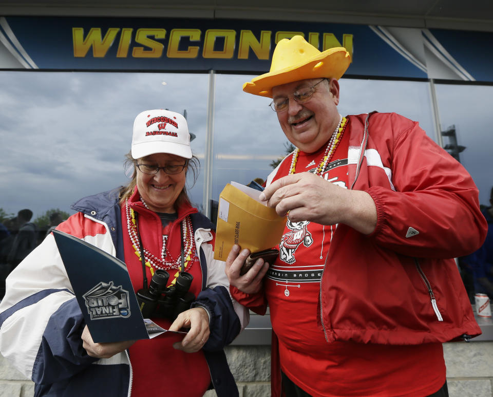 David and Denise Solie of Madison, Wis. the NCAA Final Four tournament college basketball semifinal games Saturday, April 5, 2014, in Arlington, Texas. (AP Photo/Charlie Neibergall)