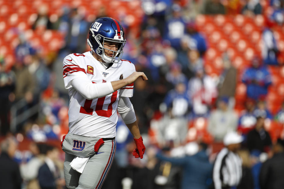 New York Giants quarterback Eli Manning works out prior to an NFL football game against the Washington Redskins, Sunday, Dec. 22, 2019, in Landover, Md. (AP Photo/Patrick Semansky)