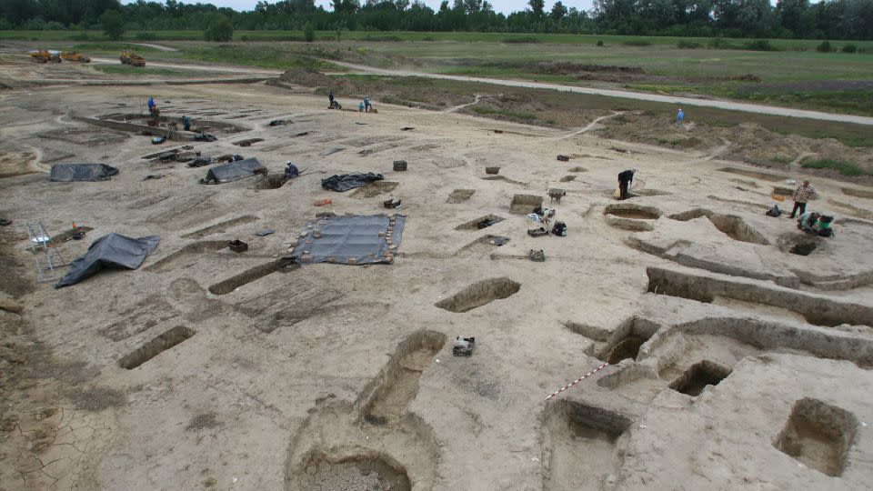Im Jahr 2006 fanden Ausgrabungen auf dem Avar-Friedhof in Rákóczifalva, Ungarn, statt. - Institut für Archäologische Wissenschaften/Eötvös-Loránd-Universität, Múzeum