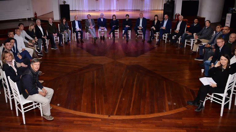 Bullrich encabezó la primera reunión con sus equipos técnicos