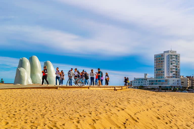 El monumento de La Mano en Punta del Este 