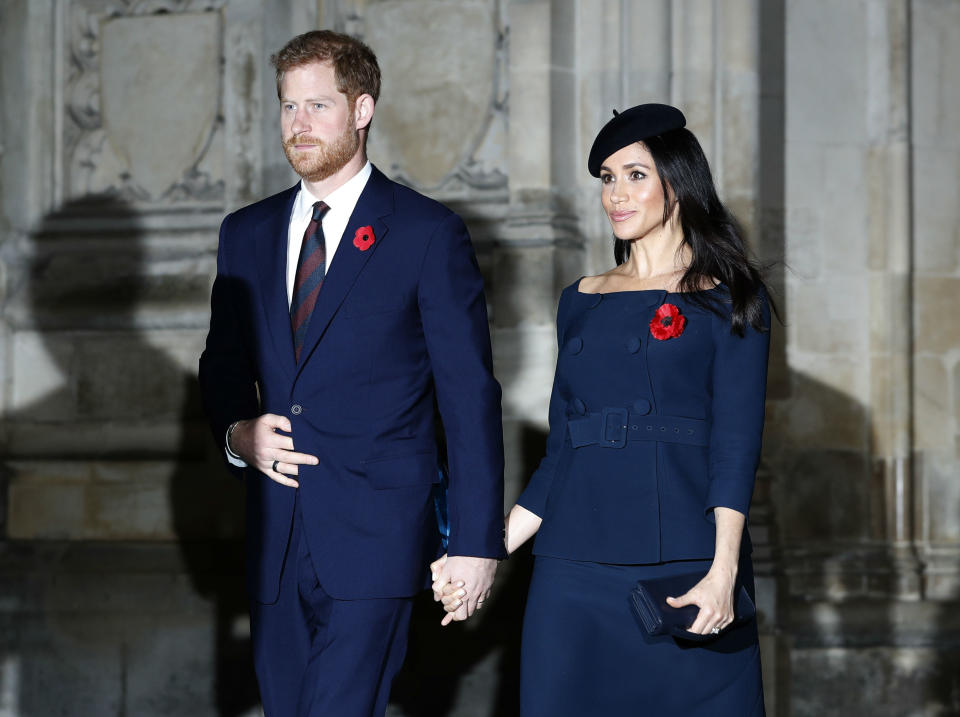 <p>Meghan Markle, desde que <a rel="nofollow" href="https://es.vida-estilo.yahoo.com/meghan-markle-pr%C3%ADncipe-harry-presumen-slideshow-wp-162559914.html?guccounter=1" data-ylk="slk:se comprometió oficialmente con el príncipe Harry en noviembre de 2017;elm:context_link;itc:0;sec:content-canvas;outcm:mb_qualified_link;_E:mb_qualified_link;ct:story;" class="link  yahoo-link">se comprometió oficialmente con el príncipe Harry en noviembre de 2017</a>, ha vestido 17 veces de azul marino. (Foto: Gtres). </p>