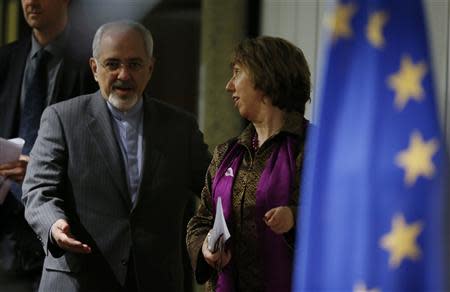 European Union foreign policy chief Catherine Ashton (R) and Iranian Foreign Minister Mohammad Javad Zarif arrive at a news conference at the end of the Iranian nuclear talks in Geneva November 10, 2013. REUTERS/Jason Reed