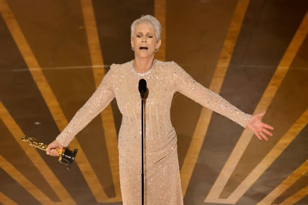 Jamie Lee Curtis Wins First Oscar, Dedicates Award To “Hundreds Of People”  Including Co-Stars & Fans In Acceptance Speech