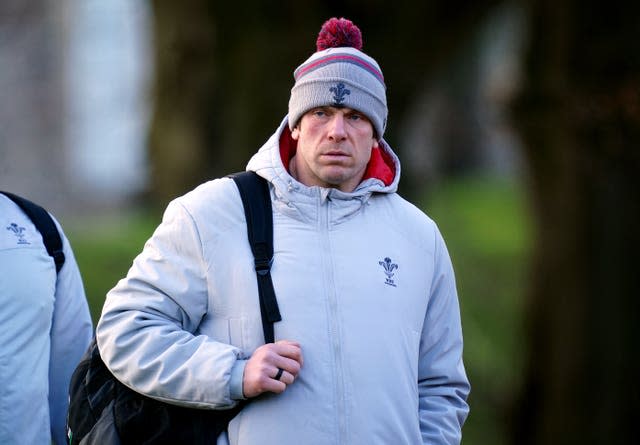 Alun Wyn Jones at training