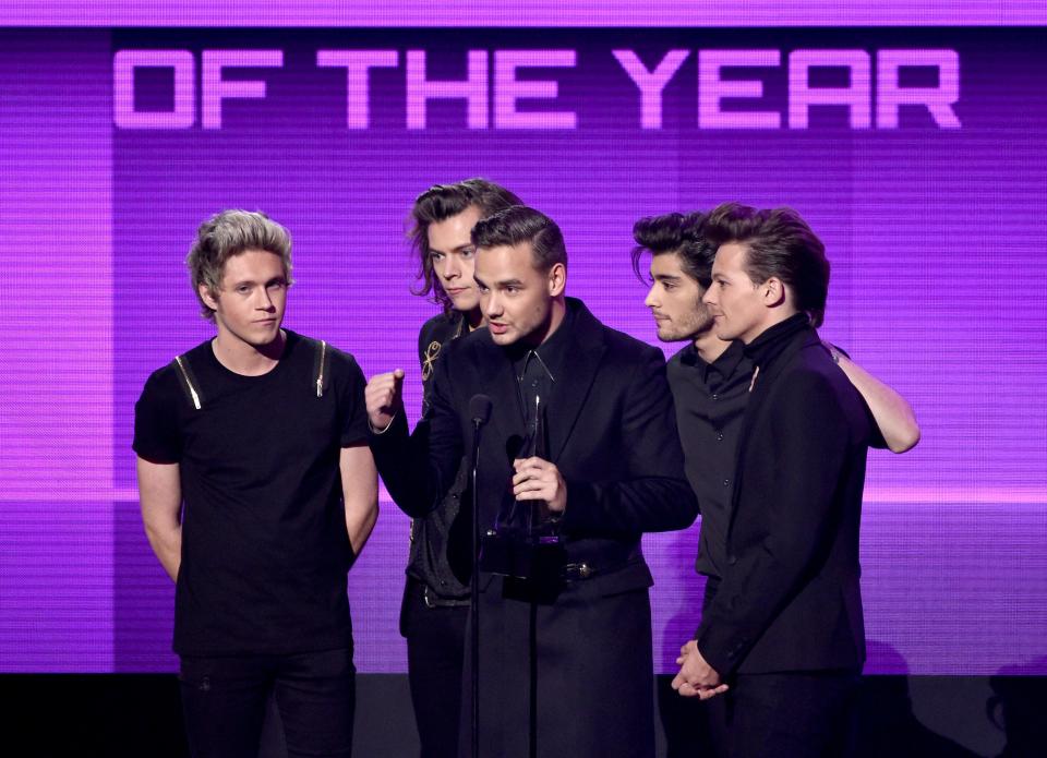 Recording artists Niall Horan, Harry Styles, Liam Payne, Zayn Malik and Louis Tomlinson then of One Direction accept the Artist of the Year award onstage at the 2014 American Music Awards at Nokia Theatre L.A. Live on November 23, 2014 in Los Angeles, California.