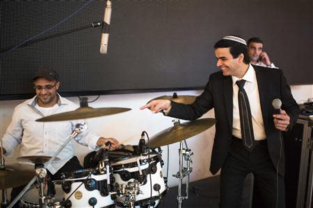 Israeli singer Zion Golan (R) performs at a wedding celebration in the southern town of Netivot February 10, 2014. REUTERS/Amir Cohen