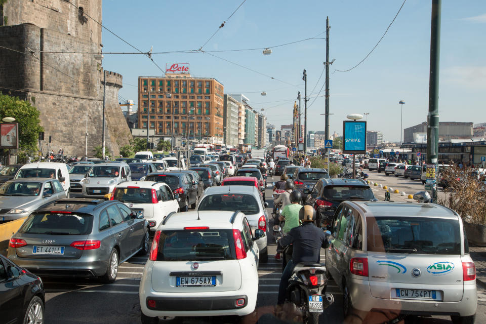 Stau in Neapel: Die Europäer*innen unterscheiden sich offensichtlich ziemlich in ihrem Fahrverhalten.