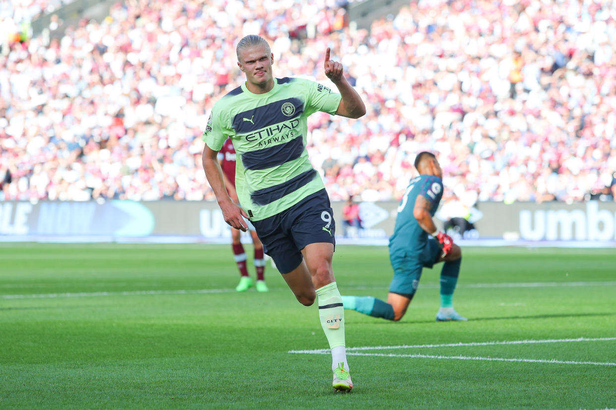 Erling Haaland anotó dos goles en su debut en la Premier League con el Manchester City, pero se metió después en un jardín durante la entrevista pospartido. (Foto: James Gill / Danehouse / Getty Images).