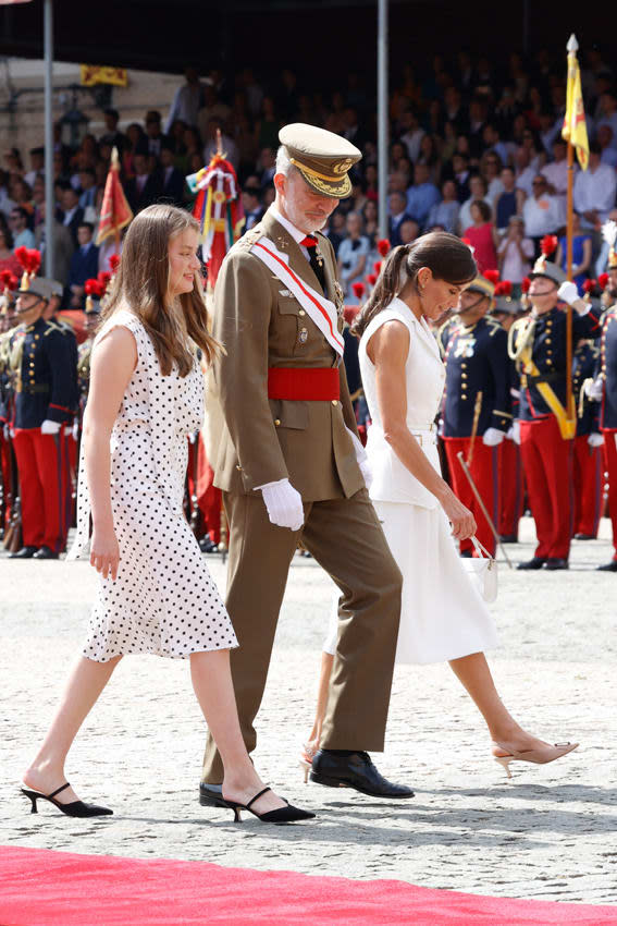 Los Reyes y la princesa Leonor en la academia militar de Zaragoza