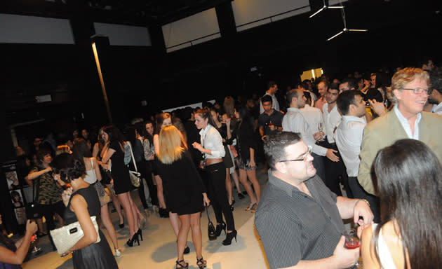 A look at the fashionable crowd right before the start of the show. (Yahoo! photo)