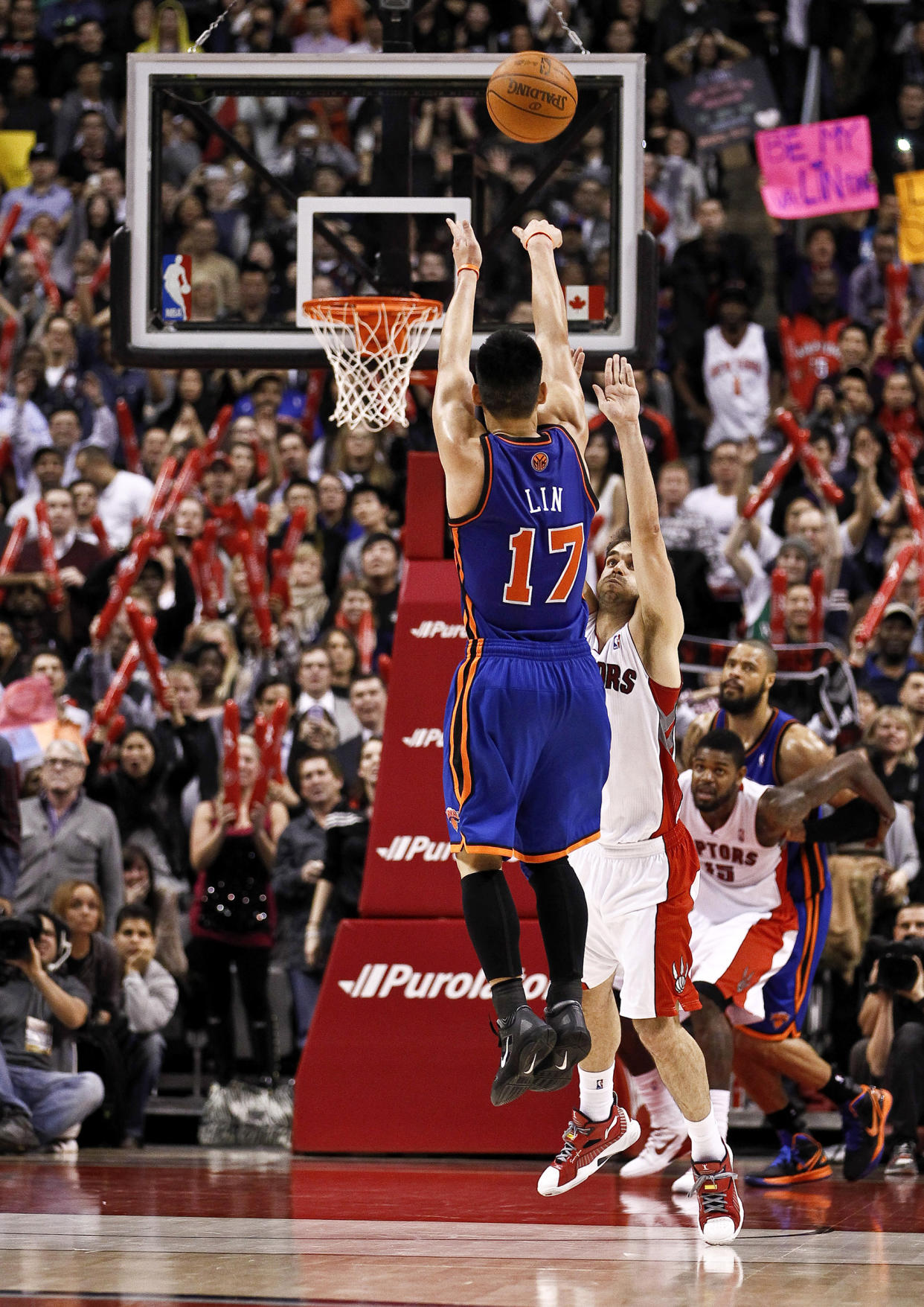 Jeremy Lin Hits Game-Winning 3-Pointer Vs. Raptors (Jeff Zelevansky / Getty Images)