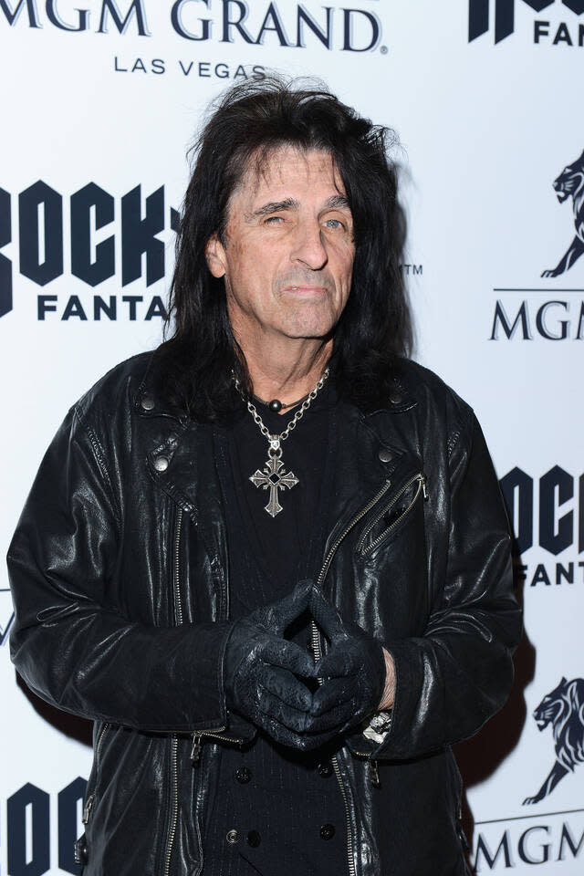 Molti considerano Alice Cooper in combutta con il diavolo, ma il musicista è un cristiano devoto. Non c'è da stupirsi, visto che proviene da una famiglia religiosa: sia il padre che il nonno erano pastori.