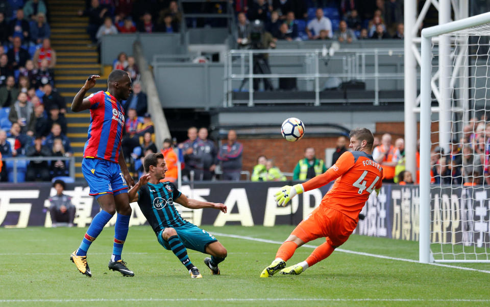 <p>Crystal Palace’s Christian Benteke misses a chance to score as Fraser Forster makes the save. </p>