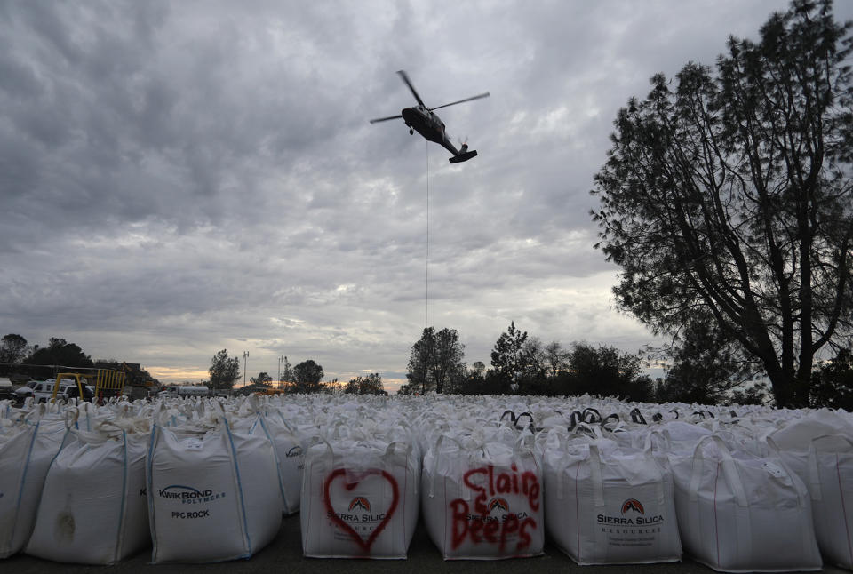 Damaged dam threatens Northern California towns