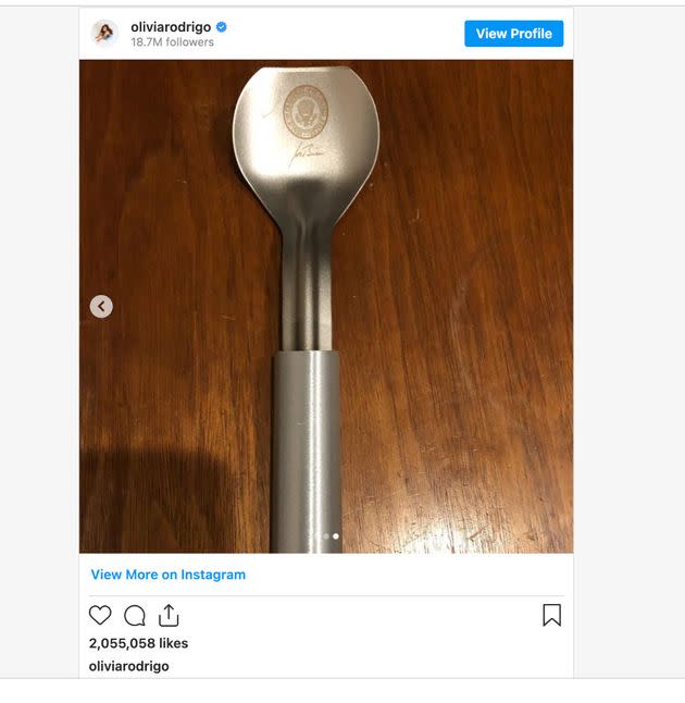 Joe Biden's gift of a shoehorn/ice cream scoop to Olivia Rodrigo. (Photo: Screen Shot/Instagram/Olivia Rodrigo)