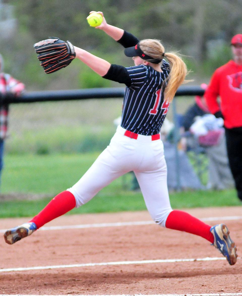 Crestview High School’s Chesnie Patton (14) hurls a pitch to New London High School during a softball game at New London High School Tuesday, April 25, 2025. Liz A. Hosfeld/For Times-Gazette.com