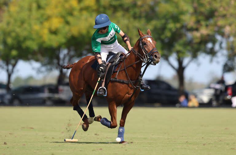 En algunas imágenes, el de la Copa República parece el torneo de la Copa Los Potrillos: juegan polistas muy chicos, en edad y en físico, como León Donoso.