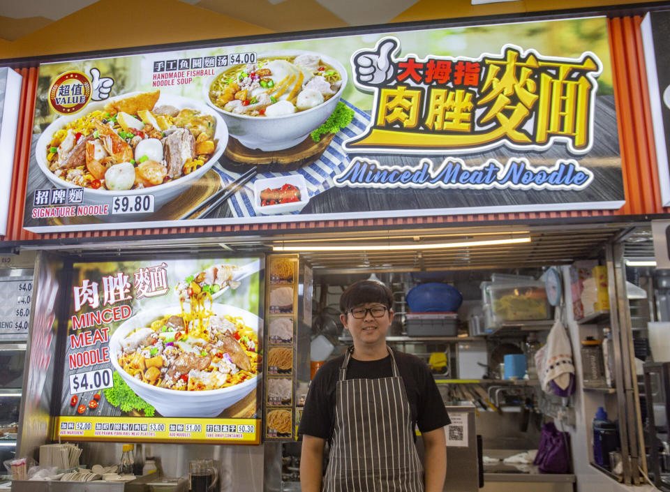 Da Muzhi Minced Meat Noodle - Stallfront and owner