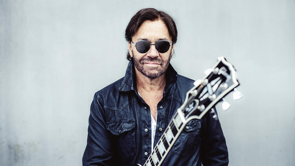  Al Di Meola. 