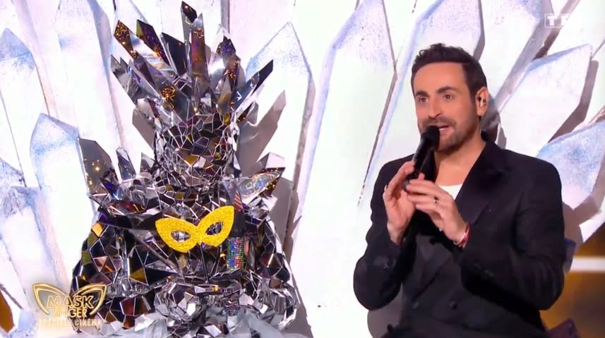 Capture écran TF1 direct/Mask Singer
Une star internationale cachée sous le costume de la Reine des glaces