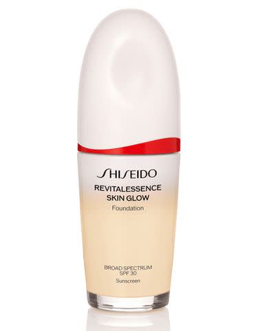 Shiseido RevitalEssence Skin Glow Foundation SPF 30