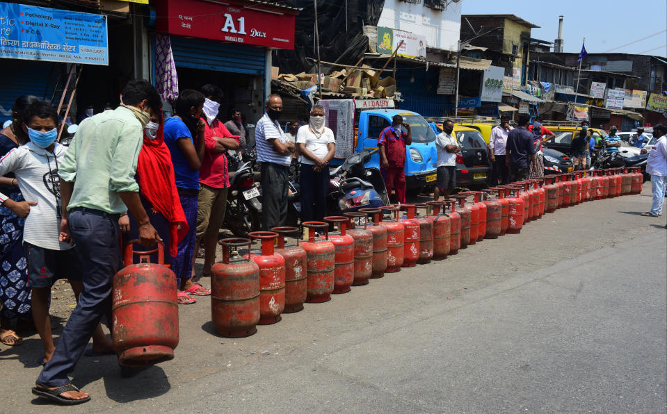 MUMBAI, INDIA - MARCH 25: Mumbaikar stand in que for Gas Cylinder at Barkat ali naka Antop Hill during restrictions on citizens movement on account of section 144 due to COVID 19 Pandemic, on March 25, 2020 in Mumbai, India. Prime Minister Narendra Modi on Tuesday announced complete lockdown of the entire country, as part of the governments stringent efforts to tackle coronavirus disease Covid-19. This lockdown will be in place for 21 days and more stringent than Janta Curfew. Although, ration shops, groceries, fruits and vegetable shops, dairy and milk booths, meat and fish shops, animal fodder will remain open during the 21-day lockdown. (Photo by Vijayanand Gupta/Hindustan Times via Getty Images)