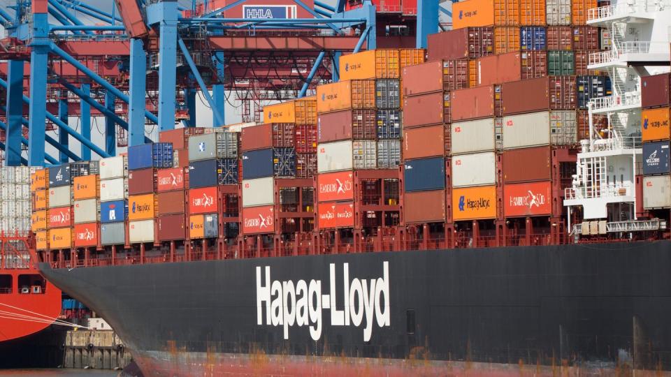 Die Hamburger Containerreederei Hapag-Lloyd erwartet trotz der Corona-Krise schwarze Zahlen.