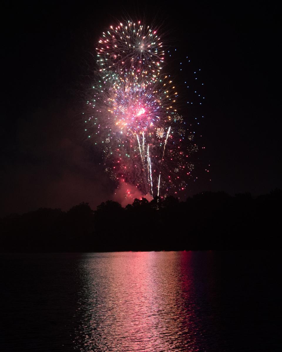 July 04, 2022; Tuscaloosa, AL, USA; Fireworks exploding over the Black Warrior River are seen from the area of the Oliver Dam in Northport as the community celebrated the July 4th holiday.  Gary Cosby Jr.-The Tuscaloosa News