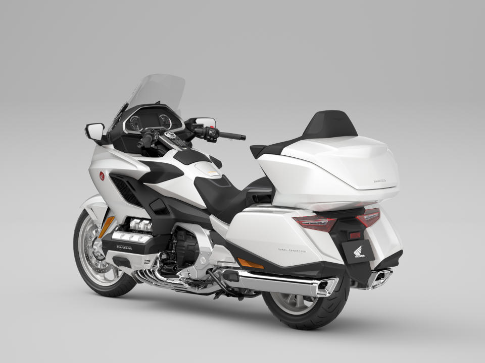 2021 GOLDWING (AIRBAG) 珍珠炫光白 (1).jpg