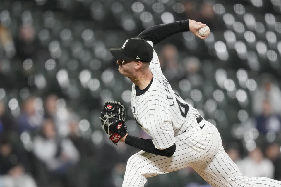 Chicago White Sox relief pitcher Jordan Leasure delivers during the seventh inning of the team's baseball game against the Cleveland Guardians, Thursday, May 9, 2024, in Chicago. (AP Photo/Charles Rex Arbogast)