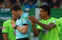 Football Soccer - VFL Wolfsburg v Bayern Munich - Bundesliga - Volkswagen Arena, Wolfsburg, Germany - 29/4/17 VfL Wolfsburg's Luiz Gustavo (C) reacts after being shown a second yellow card by referee Felix Zwayer Reuters / Kai Pfaffenbach Livepic