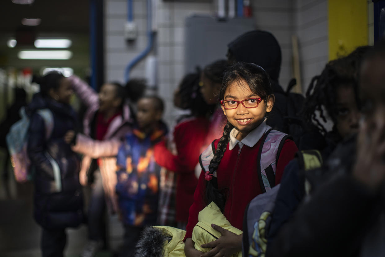 Se sirve la comida después de concluido el horario escolar oficial. (Dave Sanders/The New York Times).