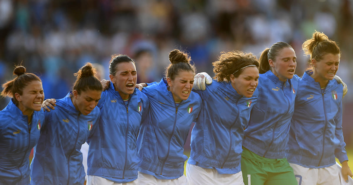  Italy Women's World Cup 2023 squad: Manuela Giugliano, Elisa Bartoli, Lucia Di Guglielmo, Valentina Bergamaschi, Elena Linari, Laura Giuliani, and Cristiana Girelli of Italy sing their national anthem prior to the UEFA Women's Euro England 2022 group D match between Italy and Belgium at Manchester City Academy Stadium on July 18, 2022 in Manchester, England. 