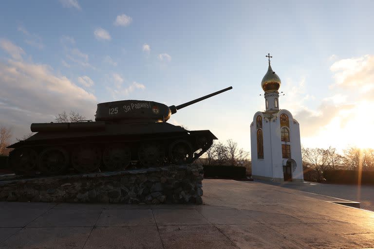 Vista general del Memorial de la Gloria junto a la Capilla de San Jorge el 25 de noviembre de 2021 en Tiraspol, Moldavia