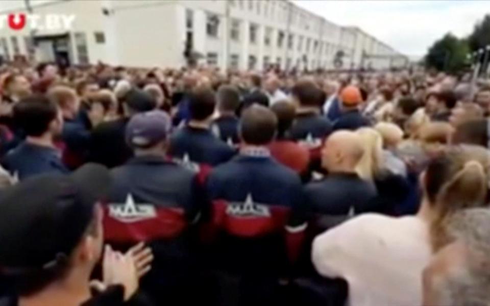 Employees of the Minsk Automobile Plant also gathered to protests against the result - TUT.by/Reuters