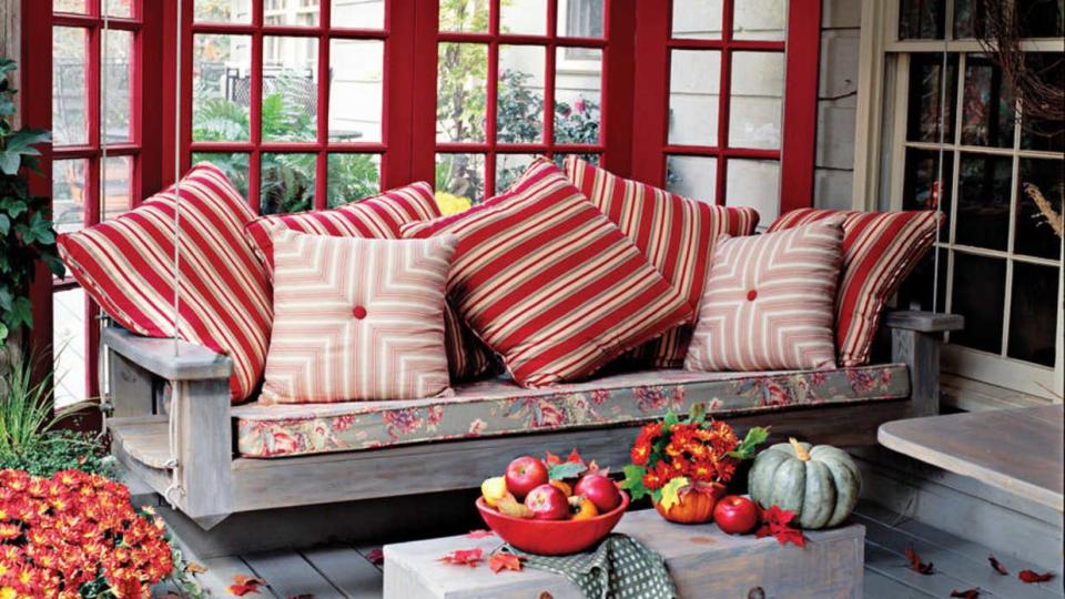 16 Ways to Spice Up Your Porch Décor for Fall