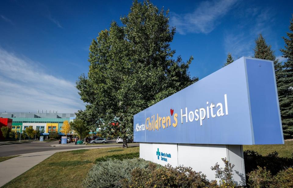 The Alberta Children's Hospital, in Calgary, Tuesday, Sept. 12, 2023. More than 250 people, mostly children, have been infected in an E. coli outbreak linked to 11 daycares in Calgary. Twenty-five of those people are in hospital. Six of those patients are on dialysis, which is a treatment for kidney failure. THE CANADIAN PRESS/Jeff McIntosh