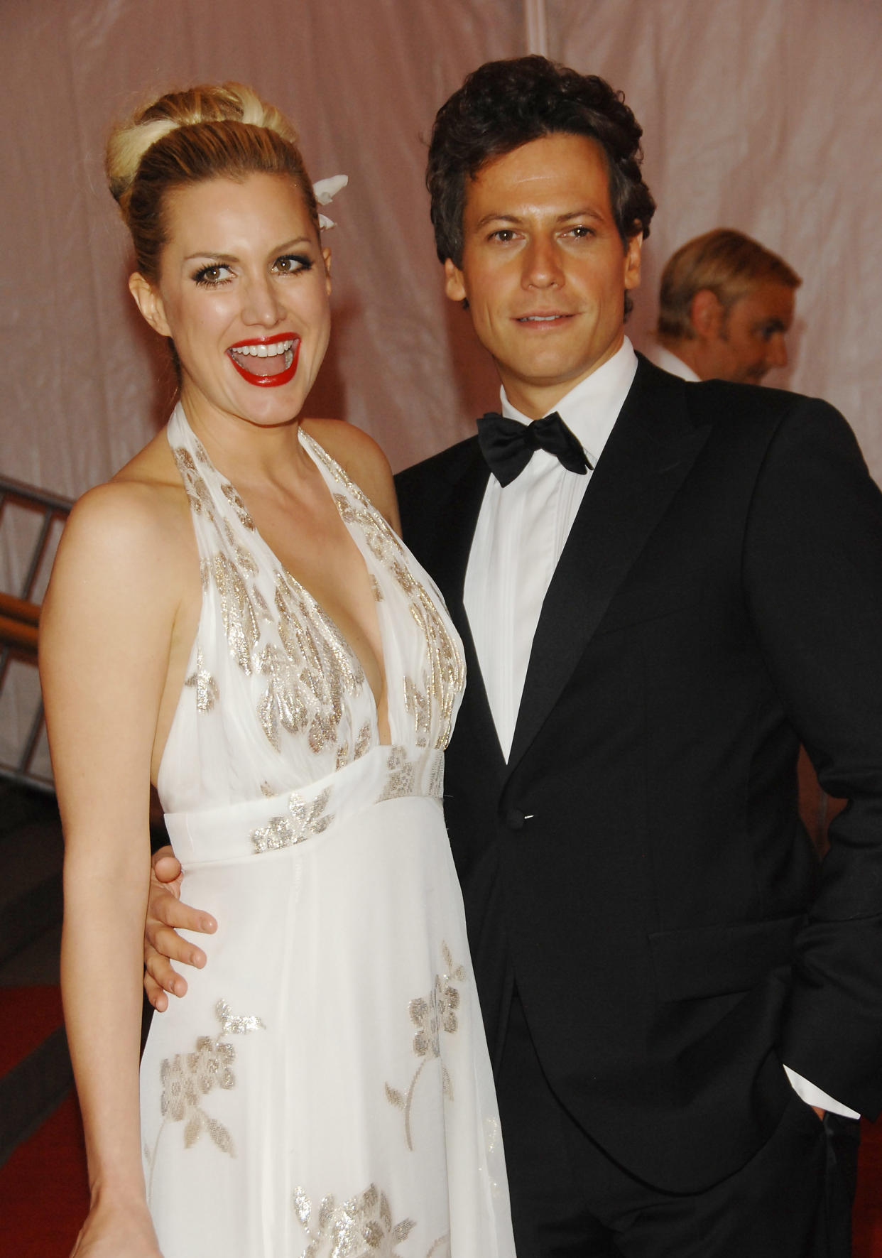 Actor Ioan Gruffudd and Alice Evans arrive at the Metropolitan Museum of Art's Costume Institute Gala, in New York on Monday, May 5, 2008. (AP Photo/Evan Agostini)