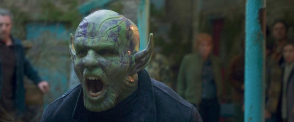 Skrull-Anführer Gravik (Kingsley Ben-Adir) hat jede Menge Wut im Bauch. (Bild: Disney+ / 2022 Marvel )