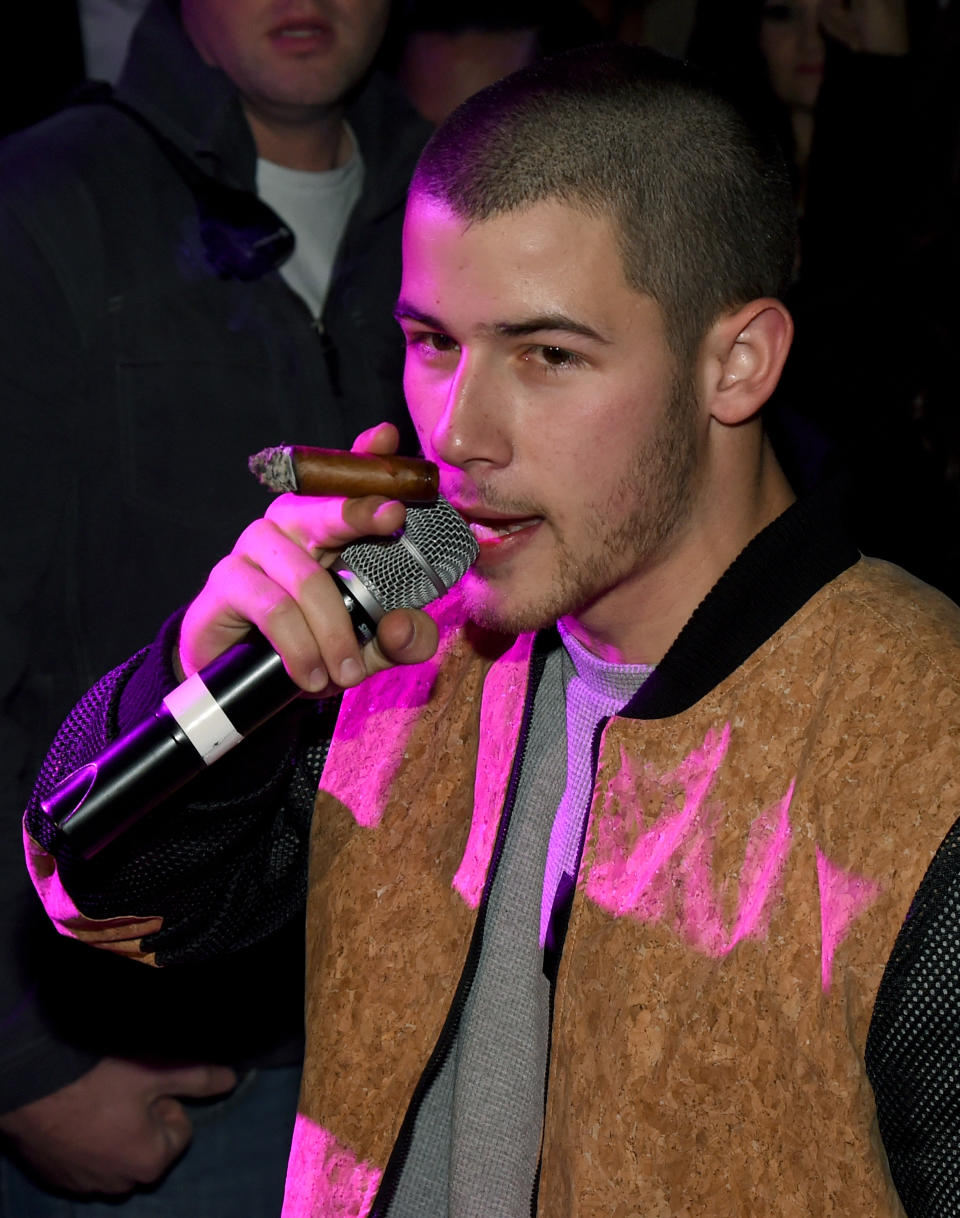 Nick Jonas arrives at SLS Las Vegas for a New Year's Eve performance on Dec. 31, 2015. (Photo: Getty Images)