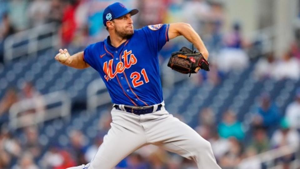 New York Mets starting pitcher Max Scherzer (21) throws a pitch against the Houston Astros during the first inning at The Ballpark of the Palm Beaches