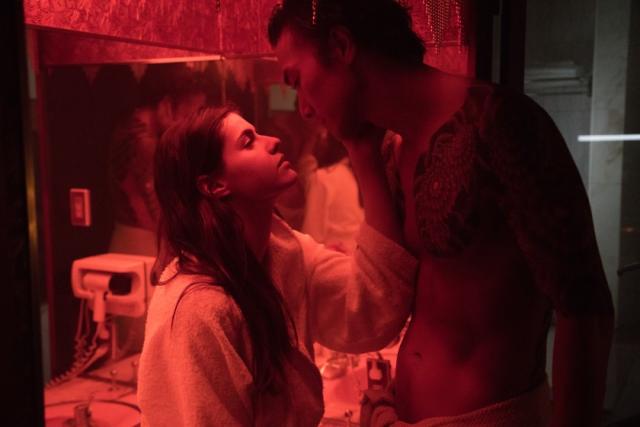 640px x 427px - Review: Alexandra Daddario shines in the darkness of 'Lost Girls and Love  Hotels'