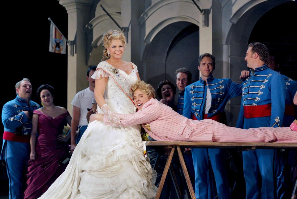 This June 2013 photo provided by the The Santa Fe Opera shows Susan Graham as the Grand Duchess performing with Jonathan Michie, playing Prince Paul, during a rehearsal with the chorus in an Offenbach comedy, "The Grand Duchess of Gerolstein," at the Santa Fe Opera in Santa Fe, N.M. (AP Photo/The Santa Fe Opera, Ken Howard)